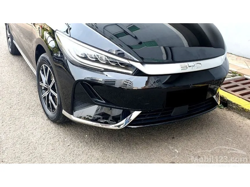2025 BYD M6 Superior Captain 6 Seater MPV