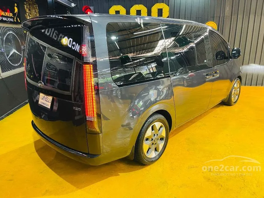 2021 Hyundai Staria SEL Van