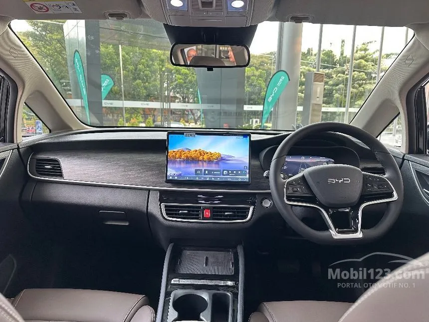 2026 BYD M6 DM-i Cross Superior Captain PHEV MPV