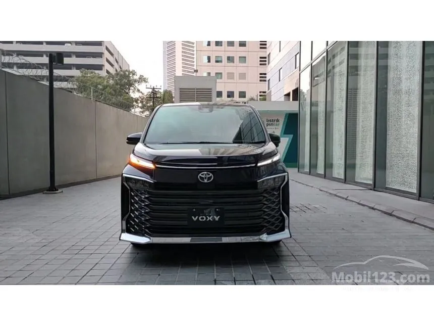 Jual Mobil Toyota Voxy 2023 2.0 di DKI Jakarta Automatic Van Wagon Hitam Rp 538.000.000