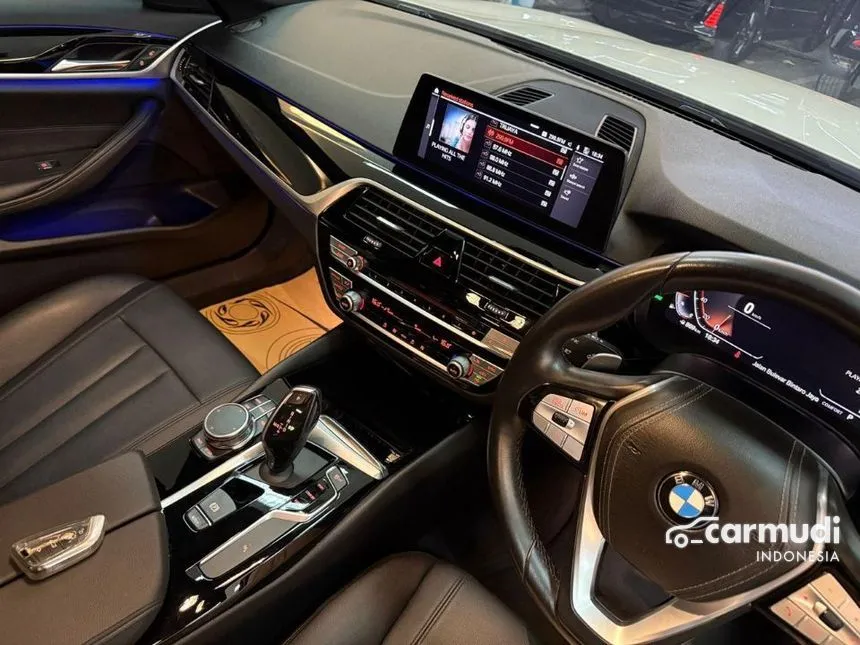 2020 BMW 520i Luxury Sedan