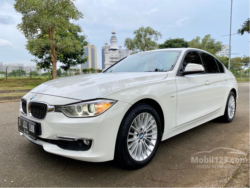 Jual Mobil BMW 320i 2013 Luxury 2.0 di DKI Jakarta Automatic Sedan 