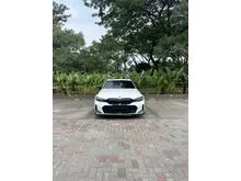 2024 BMW 330i 2.0 M Sport Pro Sedan (Faktur 2025) White on Black Odo 8 Rb (TERMURAH)