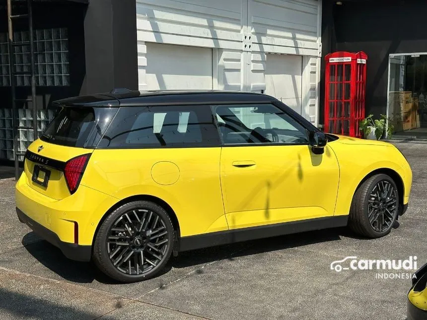 2024 MINI Cooper Cooper SE Hatchback