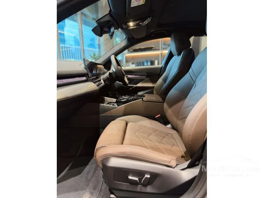 2025 BMW 520i M Sport Sedan