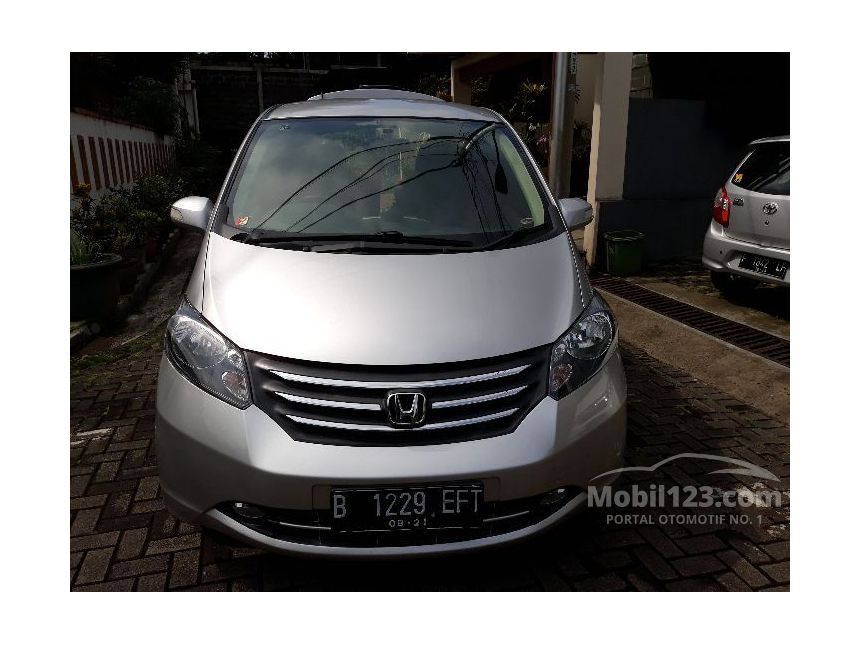 Jual Mobil  Honda  Freed  2011 1 5 1 5 di Jawa Barat 