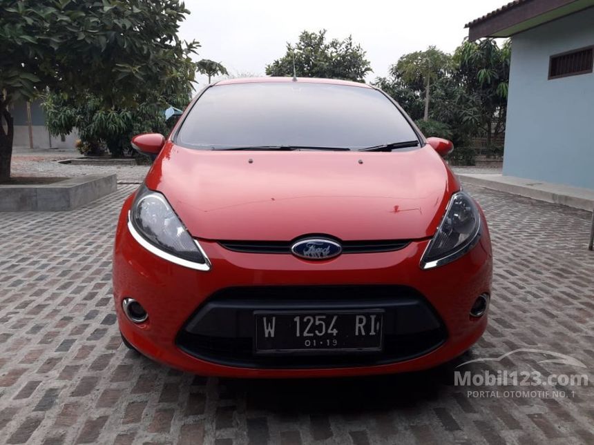 Jual Mobil  Ford  Fiesta  2014 Sport 1 5 di Jawa  Timur  