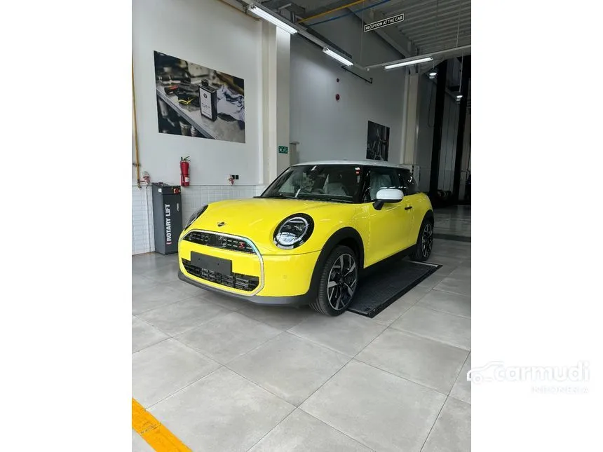 2024 MINI Cooper Cooper SE Hatchback