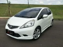 HONDA JAZZ 1.5 RS MT 2010 Putih TDP 28jt Kondisi mobil istimewa bergaransi dan dijamin siap pakai