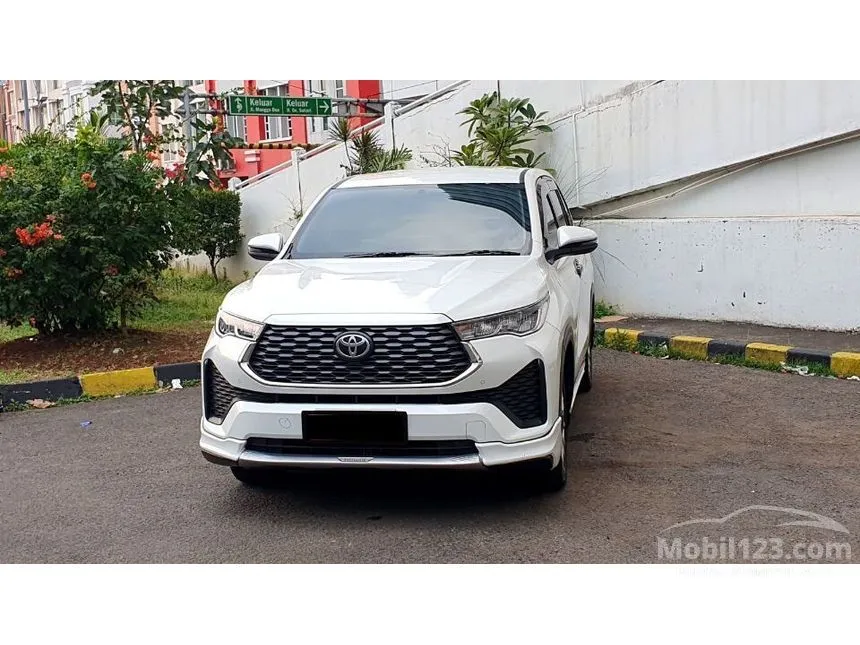 Jual Mobil Toyota Kijang Innova Zenix 2023 V HV Modellista 2.0 di DKI Jakarta Automatic Wagon Putih Rp 415.000.000