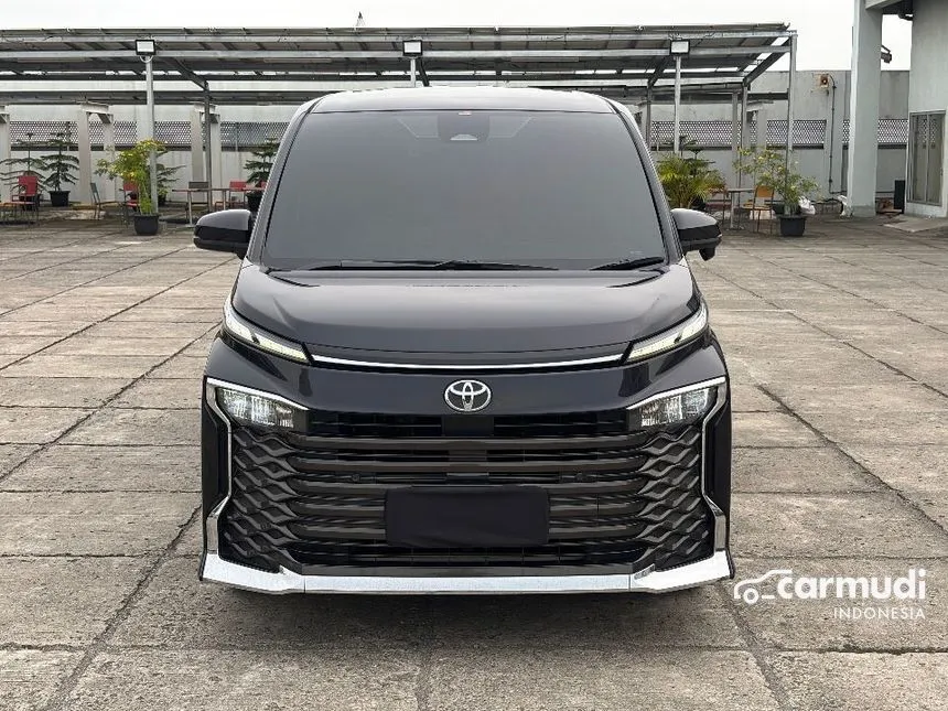 2022 Toyota Voxy (Premium Color) MPV