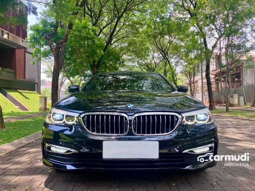 2018 BMW 530i Luxury Sedan