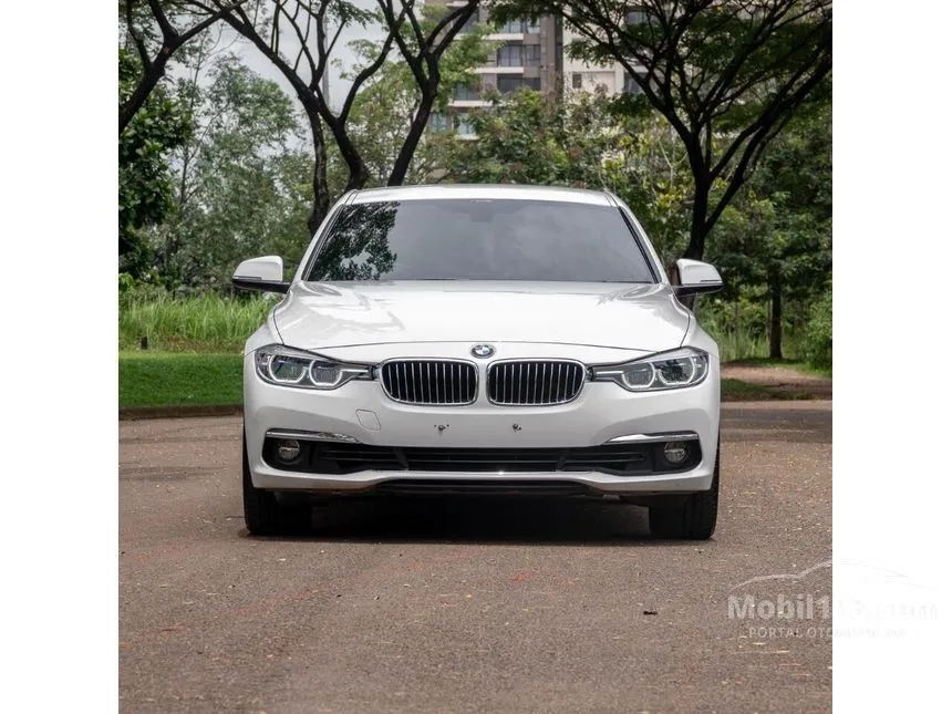 Jual Mobil BMW 320i 2018 Luxury 2.0 di DKI Jakarta Automatic Sedan Putih Rp 423.000.000