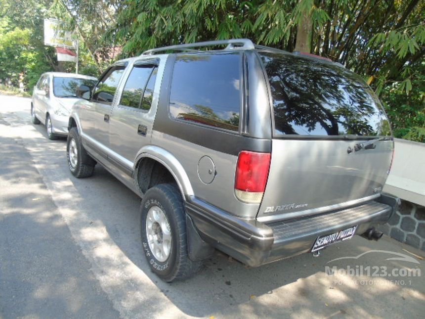 Jual Mobil Opel Blazer 1996 2.2 di Jawa Timur Manual SUV Silver Rp 45