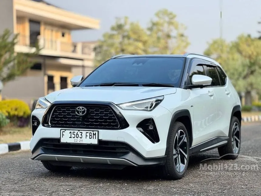 2023 Toyota Yaris Cross S HV (Premium colour) SUV
