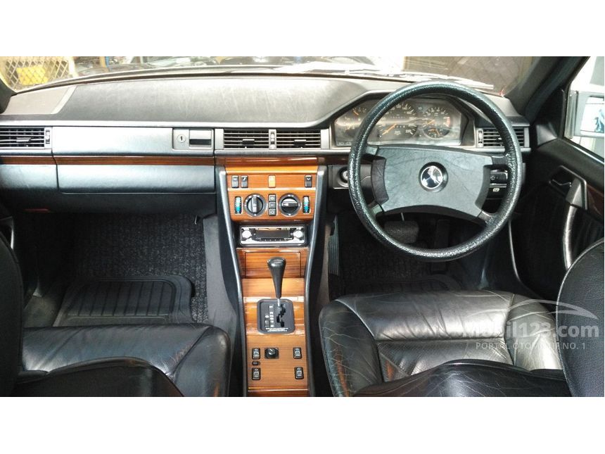 1993 Mercedes-Benz 230E W124 2.3 Automatic Sedan