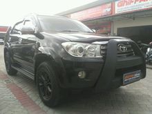 Toyota Fortuner diesel matic hitam 2010 kondisi istimewa