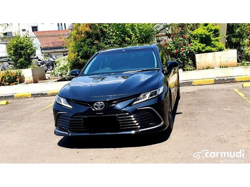2022 Toyota Camry V Sedan