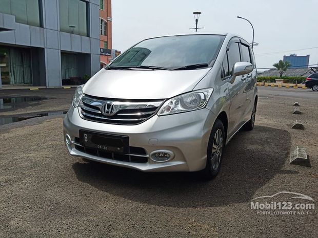 Honda Freed Mobil Tahun 2015-2016 bekas dijual di Dki 