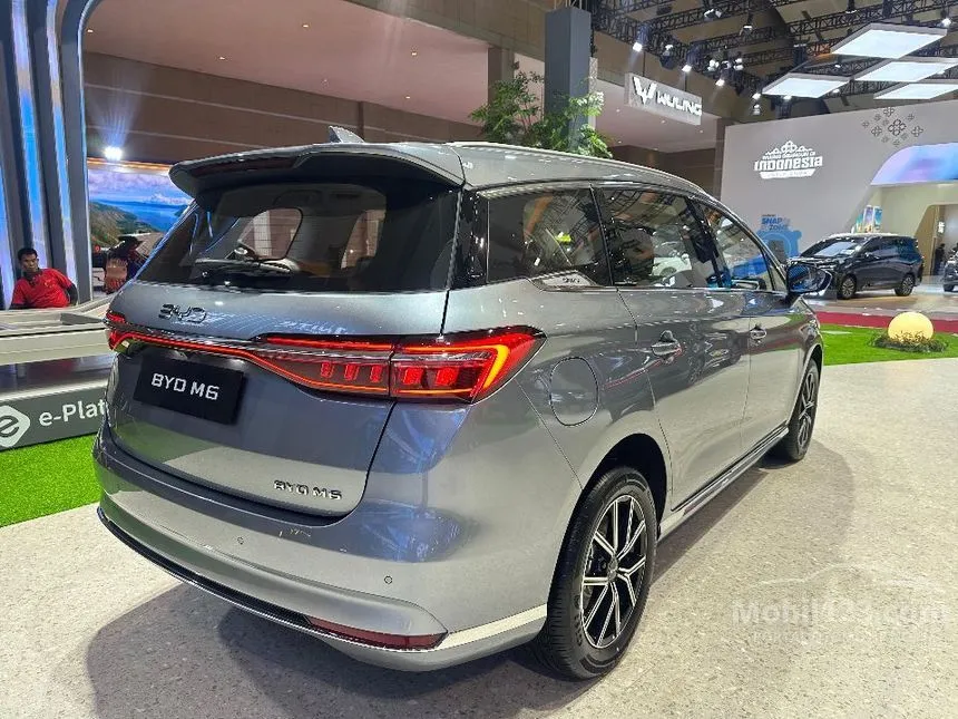 2026 BYD M6 Superior 7 Seater MPV