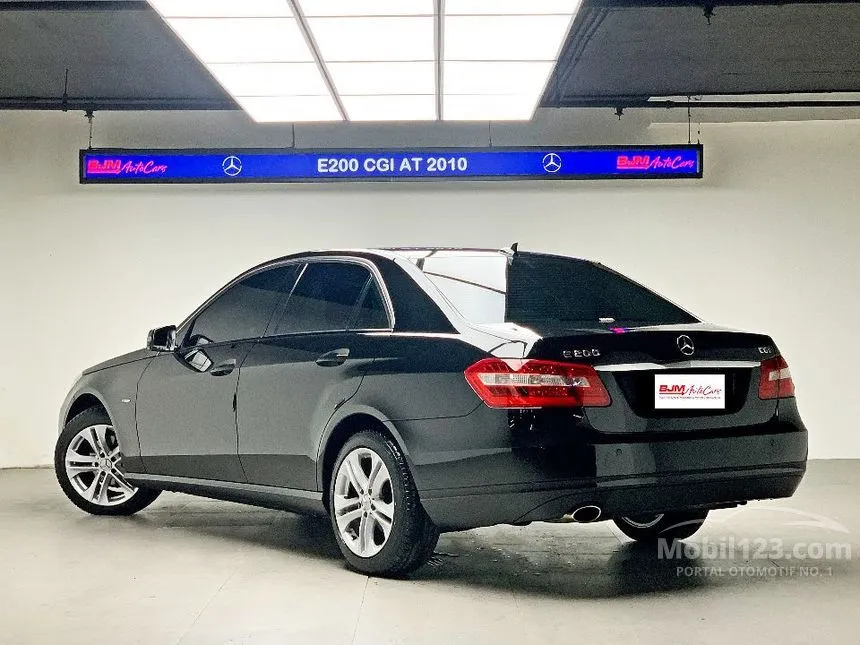 2010 Mercedes-Benz E200 CGI Sedan