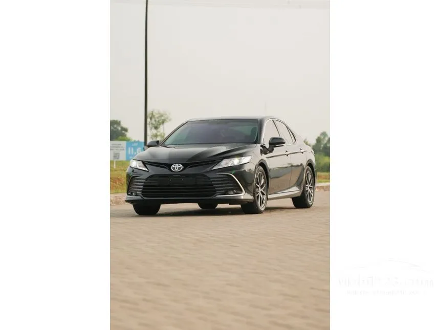 2022 Toyota Camry V Sedan