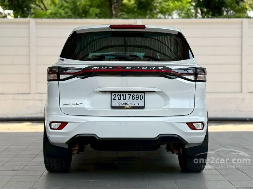 2022 Isuzu MU-X Active SUV