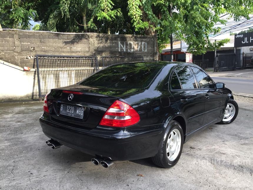 Jual Mobil Mercedes-Benz E200K 2004 1.8 di DKI Jakarta Automatic Sedan Hitam Rp 125