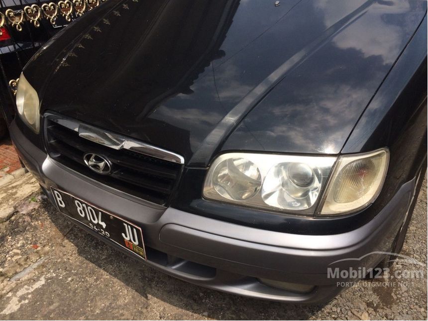 Jual Mobil  Hyundai  Trajet 2005  GL8 2 0 di Jawa Barat 