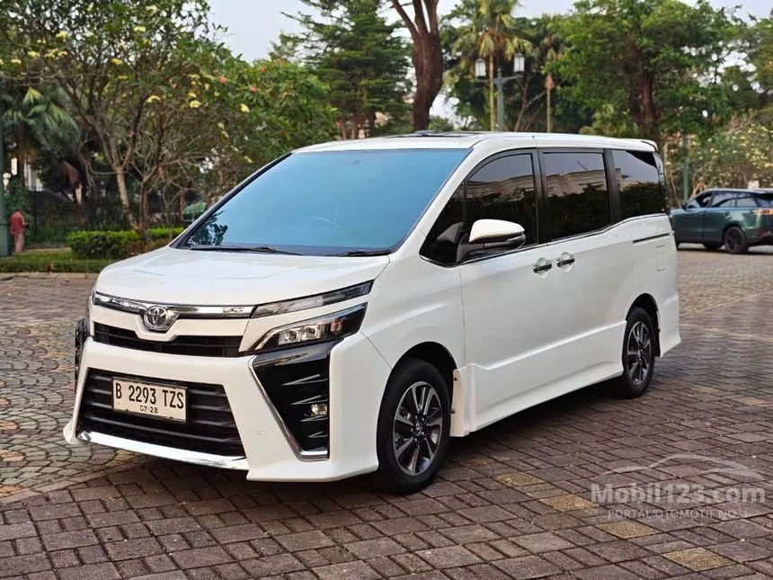 2018 Toyota Voxy MPV