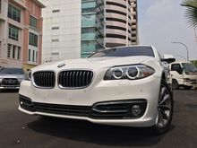 BMW 520i 2014 2015 Luxury Modern Line Facelift White on Saddle Brown BMW SERVICE INCLUSIVE 5 TAHUN FREE OLI JASA SERVICE