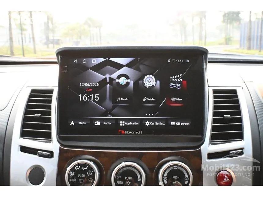 2015 Mitsubishi Pajero Sport Dakar 4X2 SUV
