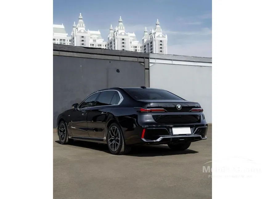 2023 BMW 735i M Sport Sedan