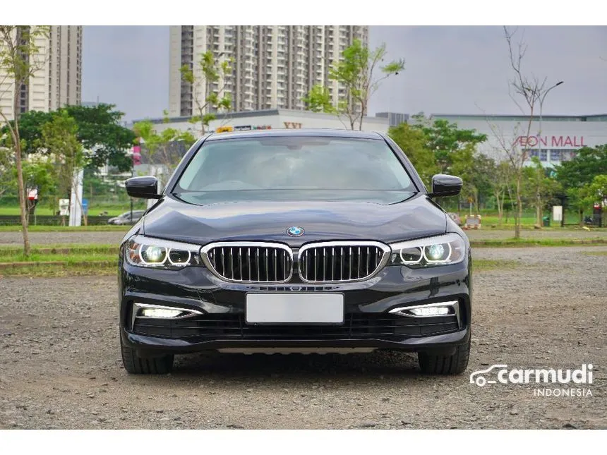 2018 BMW 530i Luxury Sedan