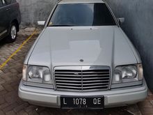 1994 Mercedes-Benz 220E 2.2 2.2 Manual Sedan
