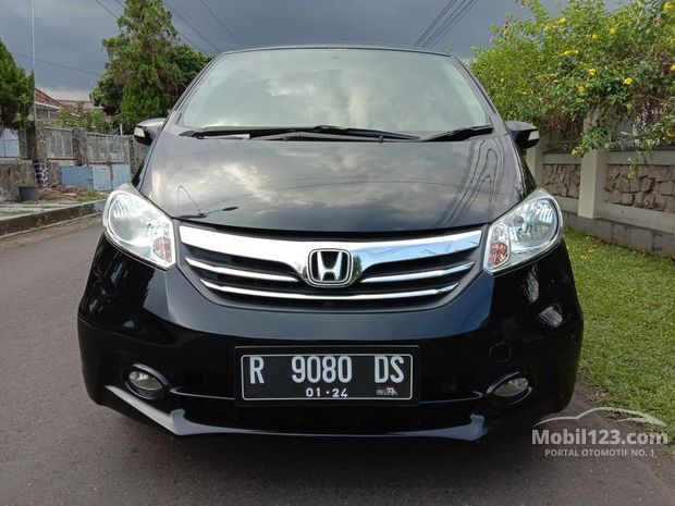 Honda Freed Mobil bekas dijual di Jawa-tengah Indonesia 