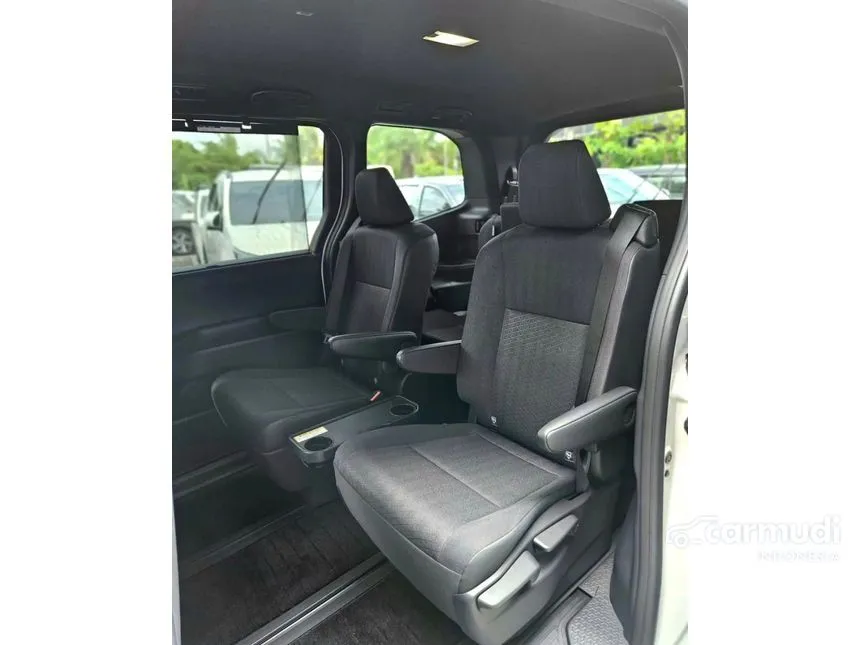 2025 Toyota Voxy (Premium Color) MPV