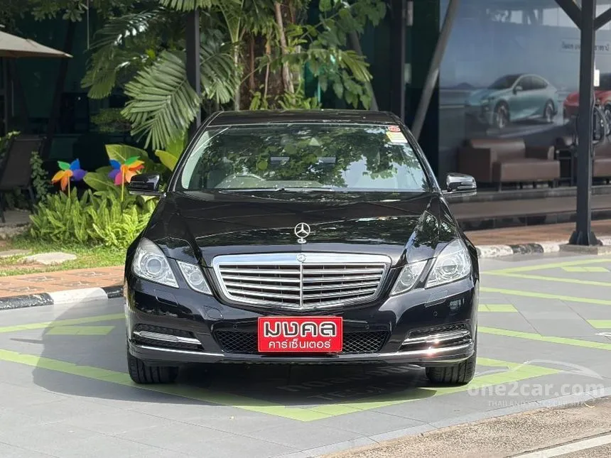 2012 Mercedes-Benz E200 CGI BlueEFFICIENCY Sedan