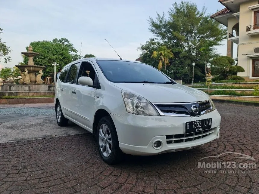 Jual Mobil Nissan Grand Livina 2011 XV 1.5 di Yogyakarta Automatic MPV Putih Rp 82.000.000