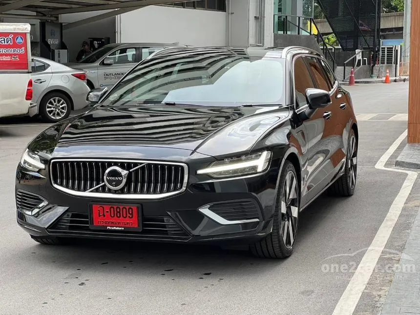 2024 Volvo V60 Recharge Ultimate T8 Wagon