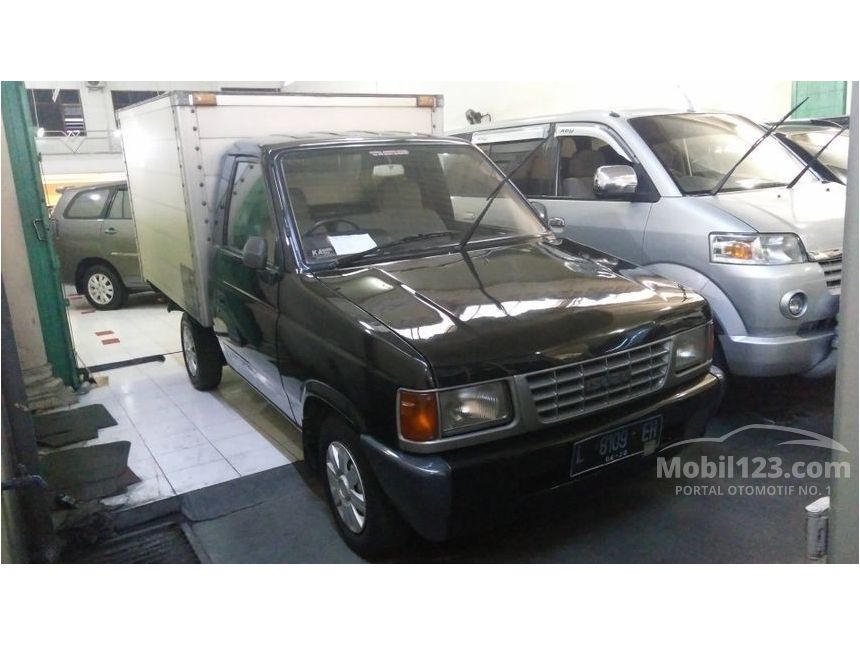 Jual Mobil  Isuzu  Panther  2005  2 4 di Jawa Timur Manual 