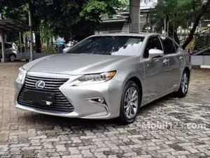 2017 Lexus ES 300h 2.5 V6 Sedan