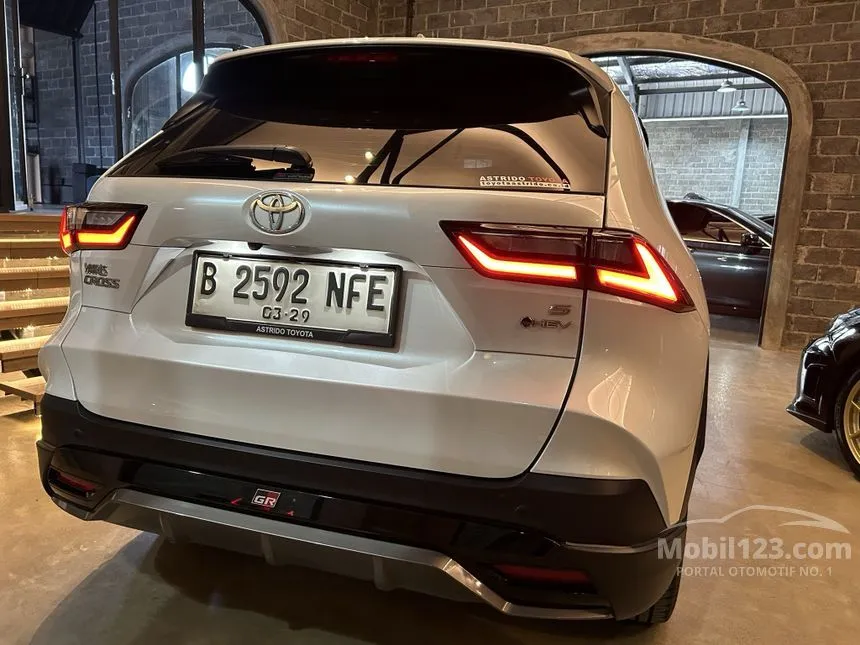 2023 Toyota Yaris Cross S HV SUV