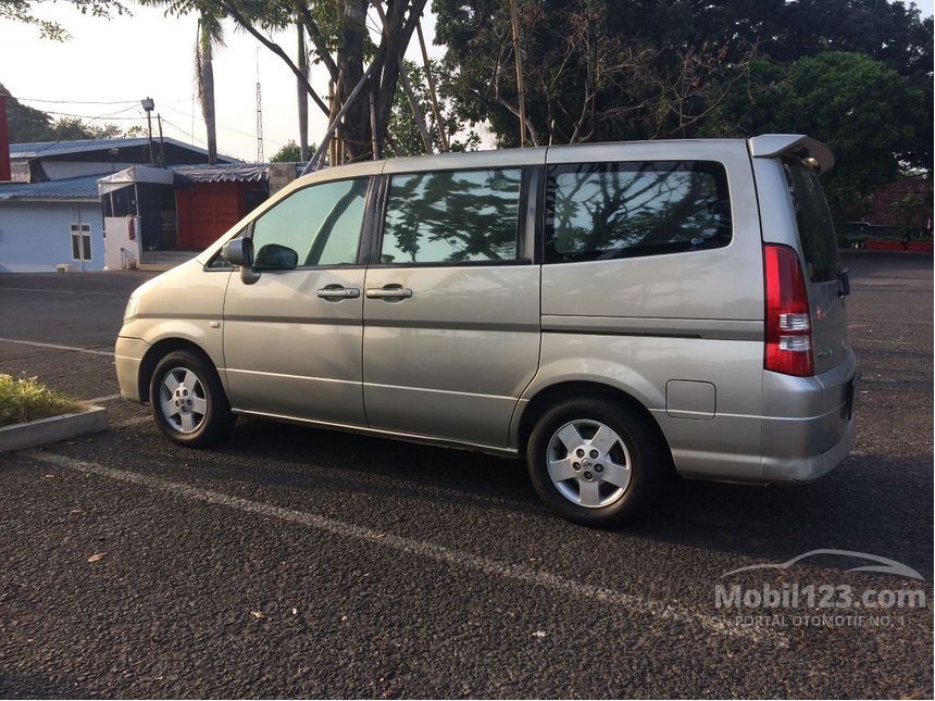 Jual Mobil Nissan Serena 2005 Highway Star 2.0 di DKI 