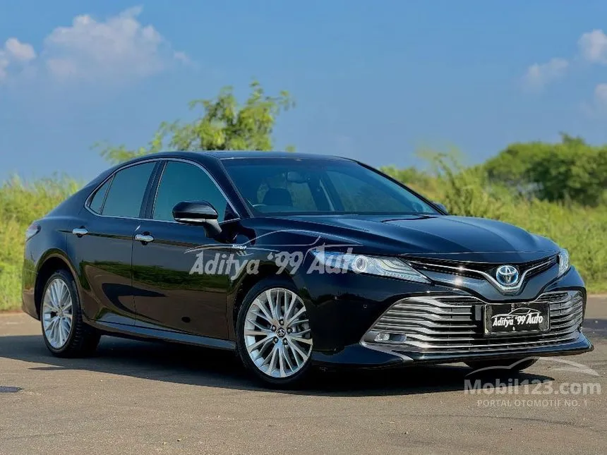 2019 Toyota Camry Hybrid Sedan