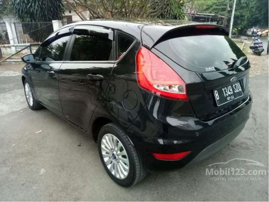 Jual Mobil  Ford  Fiesta  2012 Trend 1 4 di Jawa  Barat  