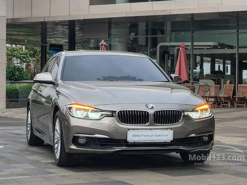Jual Mobil BMW 320i 2018 Luxury 2.0 di DKI Jakarta Automatic Sedan Silver Rp 490.000.000