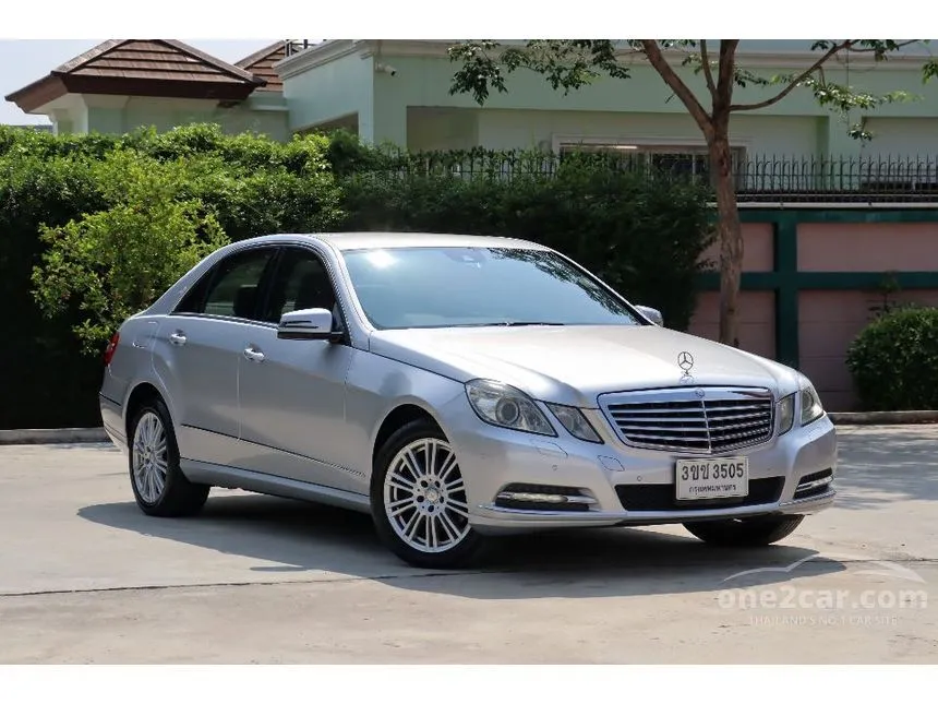 2012 Mercedes-Benz E200 Elegance CGI BlueEFFICIENCY Sedan
