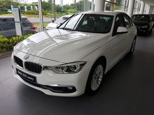 2018 BMW 320i Luxury Sedan
