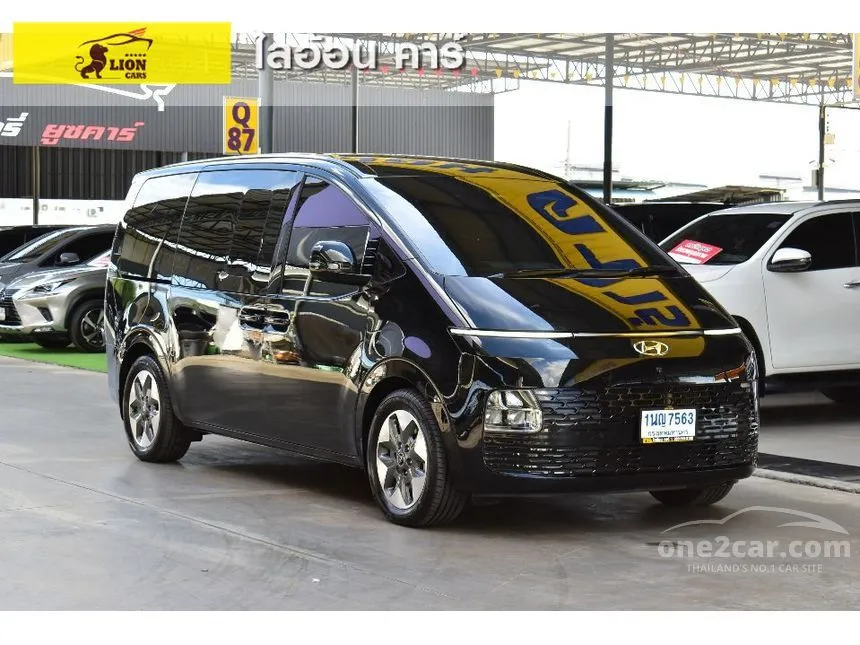 2022 Hyundai Staria SEL Van